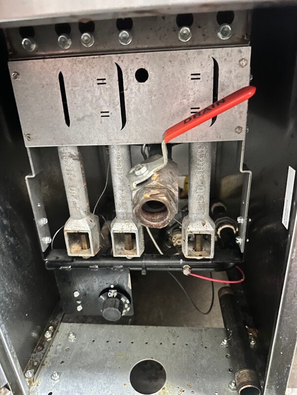 Late Model Frymaster ESG35T Natural Gas 35 lb. High Efficiency Floor Fryer with Stainless Steel Pot Working - Image 7 of 8