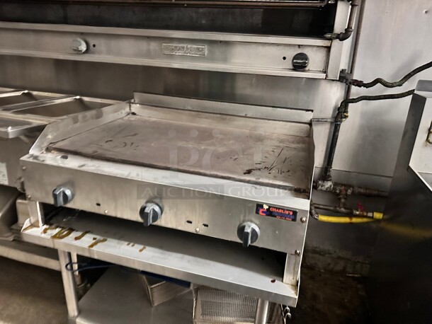 Jade 36 Inch Commercial Heavy Duty Gas Griddle Working - Image 4 of 8