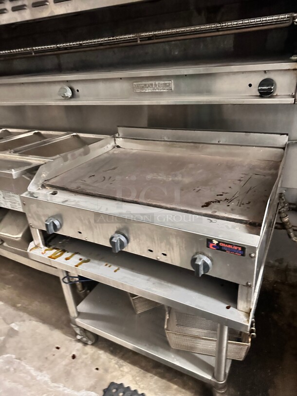 Jade 36 Inch Commercial Heavy Duty Gas Griddle Working - Image 5 of 8