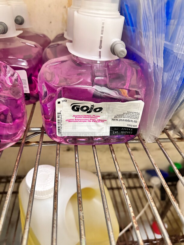Gojo Foam Hand wash Refills - Image 3 of 6