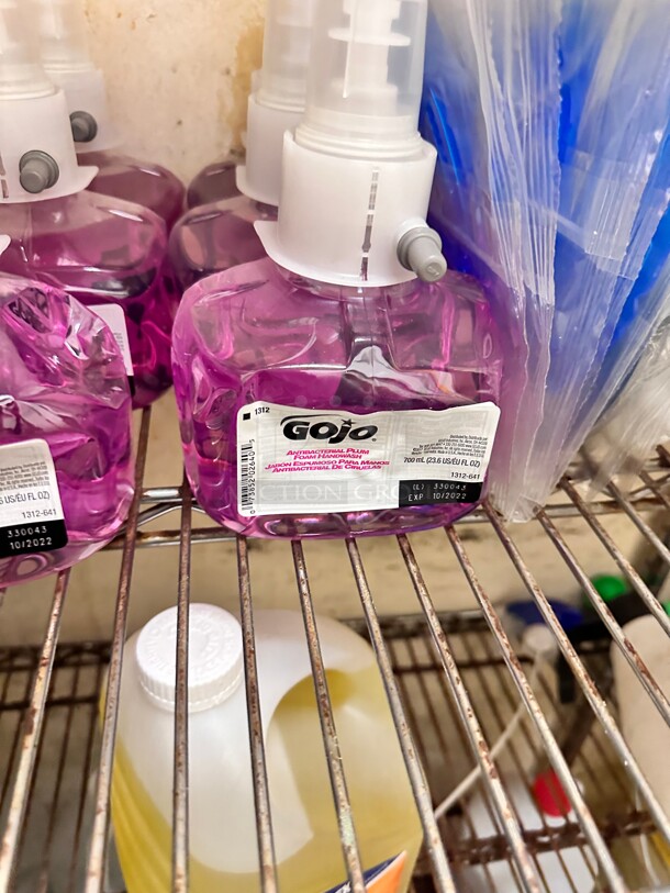 Gojo Foam Hand wash Refills - Image 4 of 6