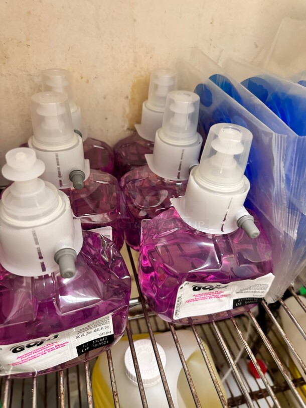Gojo Foam Hand wash Refills - Image 6 of 6
