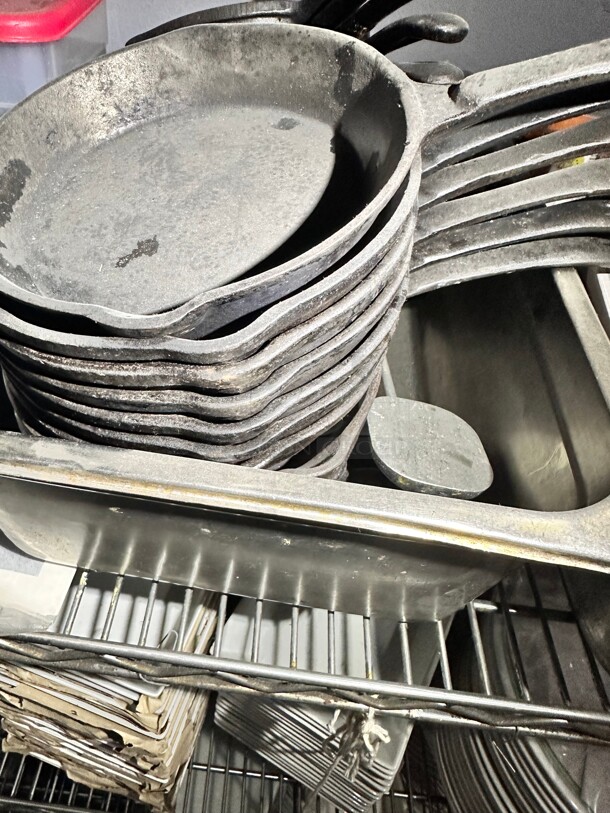 One Lot Of Cast Iron Serving Bowls With Handel - Image 1 of 4