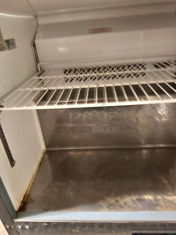Arctic Air AMT28R 29" Sandwich/Salad Prep Table w/ Refrigerated Base, 115v Working - Image 3 of 8