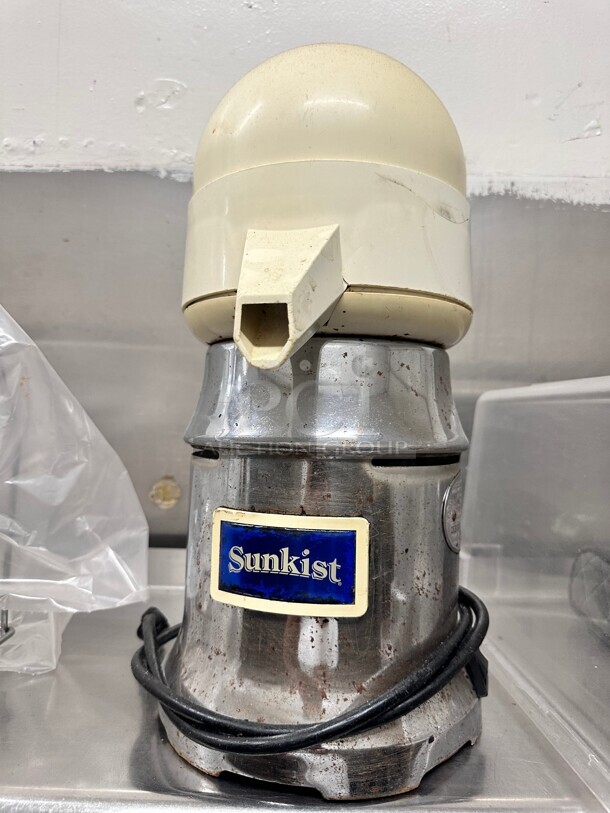 Sunkist 8-R Commercial Citrus Juicer - 115V, 3450 RPM Working - Image 1 of 5