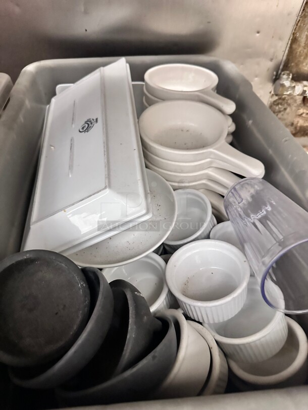 One Lot Of Serving Bowls and Plates - Image 2 of 3
