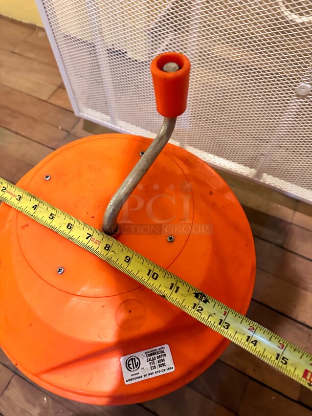Dynamic E004 Manual Salad Spinner - 5 gal Capacity, Dries 6 to 8 Heads of Lettuce Working - Image 5 of 6