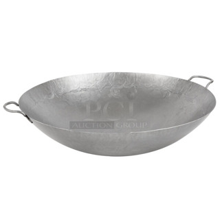BRAND NEW SCRATCH AND DENT! Town 34724 24" Hand Hammered Cantonese Wok