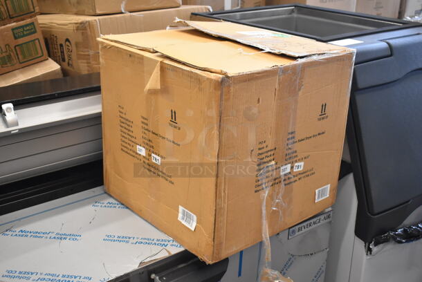 BRAND NEW SCRATCH AND DENT! Chef Master 90008 5 Gallon Red Plastic Salad Spinner / Dryer - Image 3 of 4