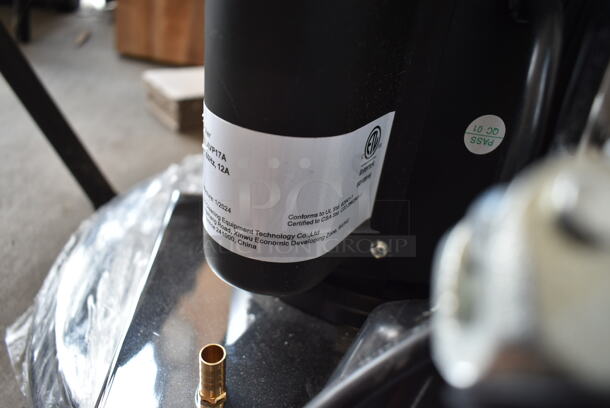 BRAND NEW SCRATCH AND DENT! 2024 Lavex 978LAVP17A 17" Single Speed Rotary Floor Machine - 175 RPM. 110-120 Volts, 1 Phase. Tested and Working! - Image 6 of 6