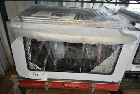 BRAND NEW SCRATCH AND DENT! Avantco 177CO16 Stainless Steel Commercial Countertop Half Size Convection Oven. See Pictures for Broken Glass. 120 Volts, 1 Phase. Tested and Working!