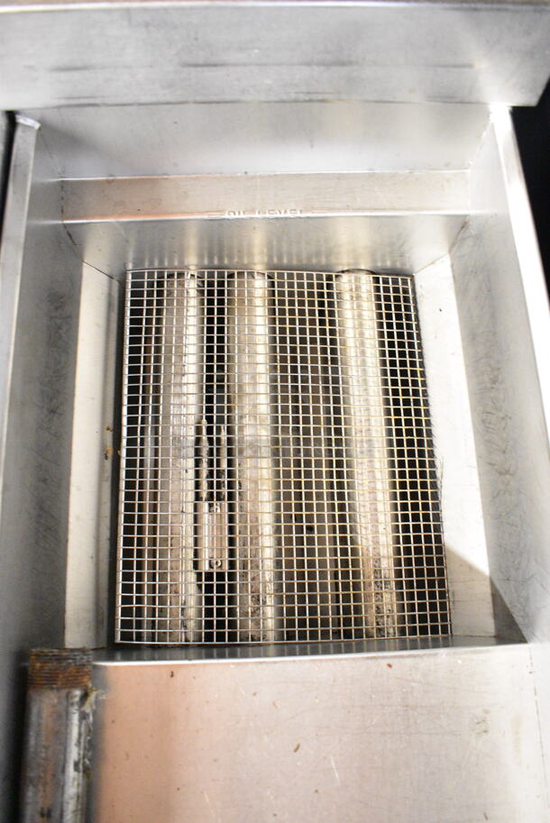 Pitco Frialator 40C+SS Stainless Steel Commercial Floor Style Natural Gas Powered Deep Fat Fryer. 105,000 BTU.  - Image 2 of 4