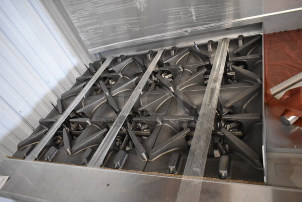 BRAND NEW SCRATCH AND DENT! 2024 Garland G60-6G24CC Stainless Steel Commercial Liquid Propane 6 Burner 60" Range with 24" Griddle and 2 CONVECTION Ovens. 310,000 BTU - Image 5 of 7