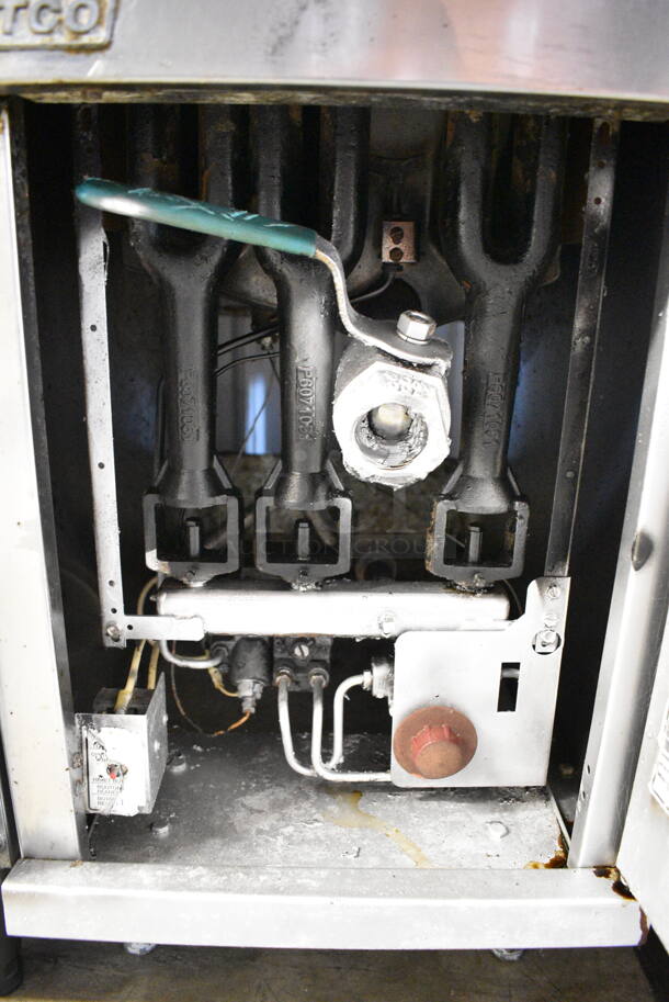 Pitco Frialator 40C+SS Stainless Steel Commercial Floor Style Natural Gas Powered Deep Fat Fryer. 105,000 BTU.  - Image 3 of 4