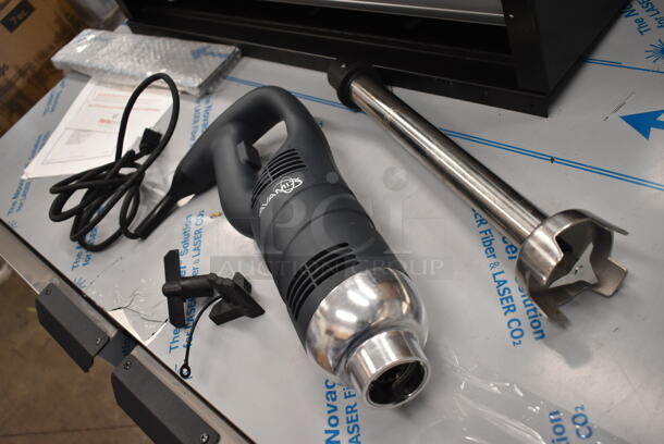 BRAND NEW SCRATCH AND DENT! AvaMix 928IBMD16 16" Medium-Duty Variable Speed Immersion Blender - 3/4 hp. 120 Volts, 1 Phase. Tested and Working! - Image 3 of 4