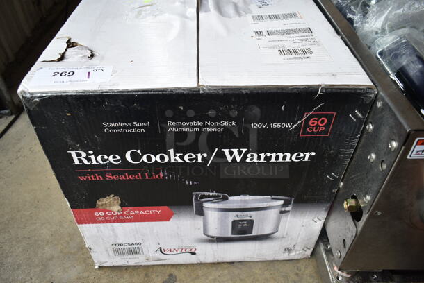 BRAND NEW SCRATCH AND DENT! Avantco 177RCSA60 Stainless Steel 60 Cup (30 Cup Raw) Sealed Electric Rice Cooker / Warmer. 120 Volts, 1 Phase.  - Image 2 of 3