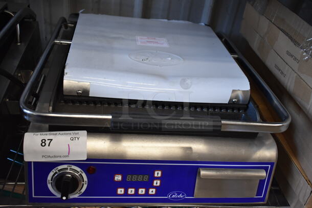 BRAND NEW SCRATCH AND DENT! Globe GPG14D Stainless Steel Commercial Countertop Panini Press. 120 Volts, 1 Phase. Tested and Working! - Image 2 of 5
