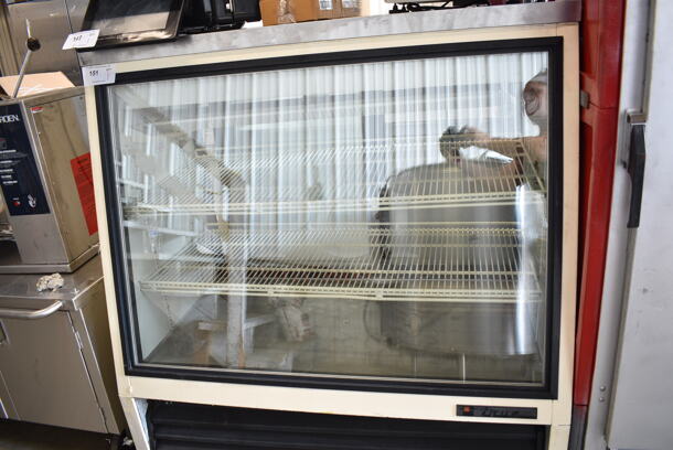 True TSID-48-2 Metal Commercial Floor Style Deli Display Case Merchandiser. 115 Volts, 1 Phase. Tested and Powers On But Does Not Get Cold - Image 2 of 5