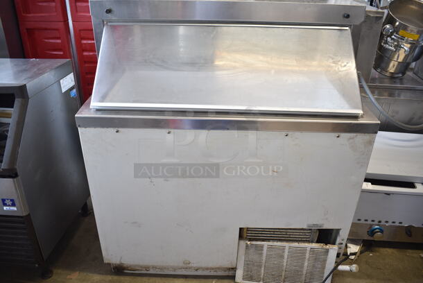 8HR Metal Commercial Floor Style Ice Cream Dipping Cabinet. 115 Volts, 1 Phase. Tested and Working! - Image 1 of 6