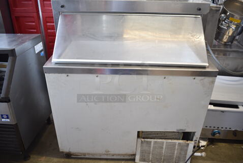 8HR Metal Commercial Floor Style Ice Cream Dipping Cabinet. 115 Volts, 1 Phase. Tested and Working!