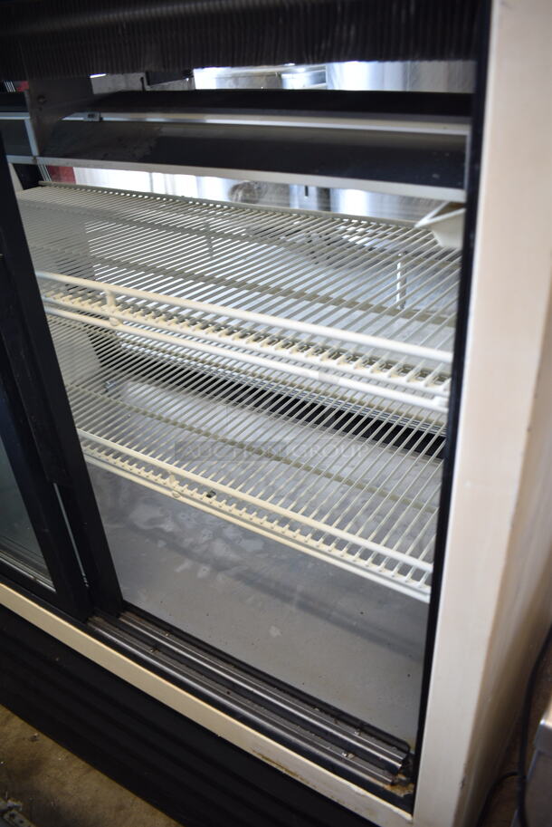 True TSID-48-2 Metal Commercial Floor Style Deli Display Case Merchandiser. 115 Volts, 1 Phase. Tested and Powers On But Does Not Get Cold - Image 4 of 5