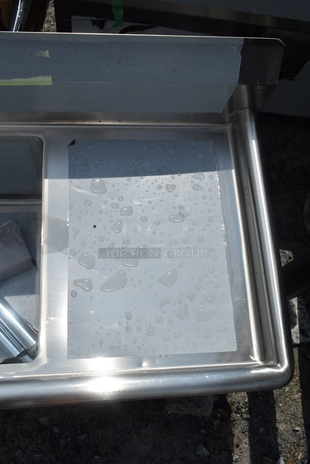 BRAND NEW SCRATCH AND DENT! Steelton 522CS11818R 38 3/4" 18-Gauge Stainless Steel One Compartment Commercial Sink with Right Drainboard - 18" x 18" x 12" Bowl - Image 4 of 7