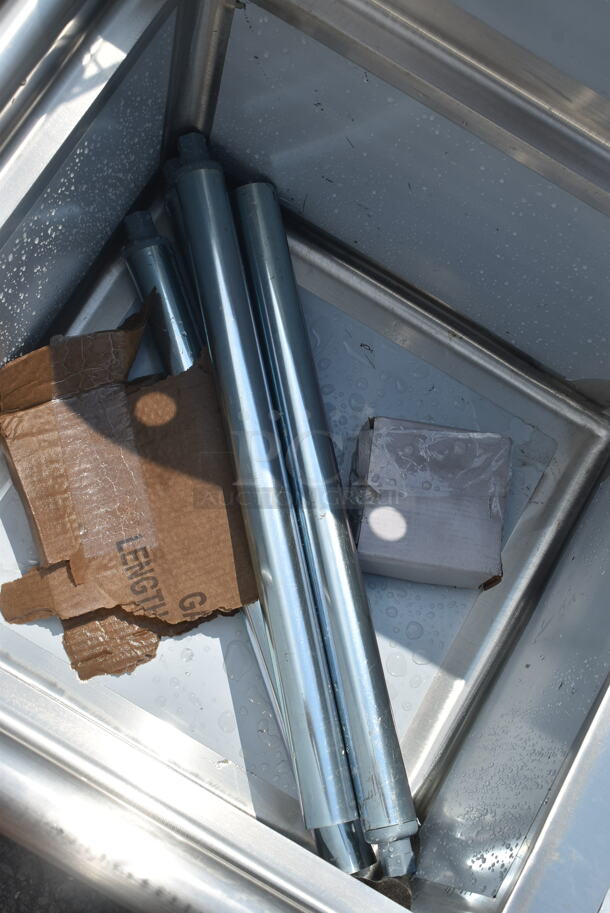 BRAND NEW SCRATCH AND DENT! Steelton 522CS11818R 38 3/4" 18-Gauge Stainless Steel One Compartment Commercial Sink with Right Drainboard - 18" x 18" x 12" Bowl - Image 6 of 7