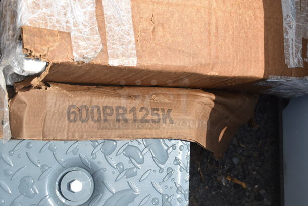 3 BRAND NEW SCRATCH AND DENT! Items; 522AGRC8KD Steelton 8 Shelf Aluminum Glass Rack Cart with 8" Spacing, 600PR125K Regency 12 Pan End Load Bun / Sheet Pan Rack - Unassembled and Regency 460EG2136 21" x 36" NSF Green Epoxy Wire Shelf. 3 Times Your Bid! - Image 4 of 5