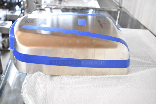 BRAND NEW SCRATCH AND DENT! World Dryer Q-973A2 VERDEdri Brushed Stainless Steel Automatic Hand Dryer. 115/230 Volts.   - Image 3 of 6