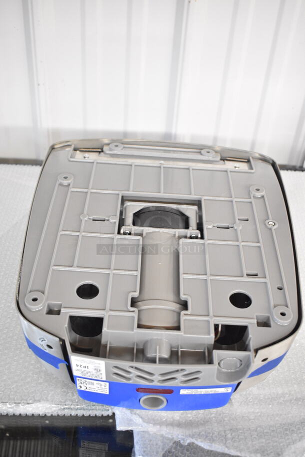 BRAND NEW SCRATCH AND DENT! World Dryer Q-973A2 VERDEdri Brushed Stainless Steel Automatic Hand Dryer. 115/230 Volts.   - Image 5 of 6