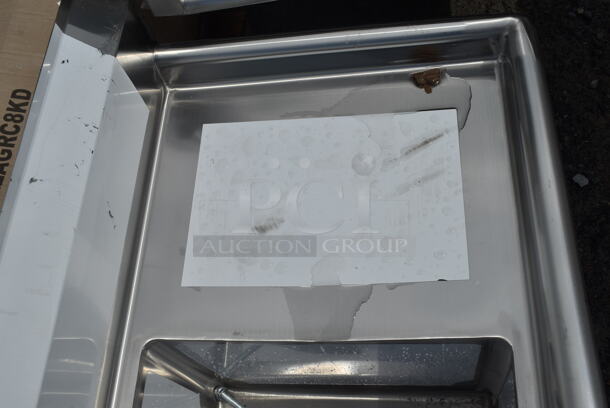BRAND NEW SCRATCH AND DENT! Steelton 522CS31818LR 90" 18-Gauge Stainless Steel Three Compartment Commercial Sink with 2 Drainboards - 18" x 18" x 12" Bowls. No Legs.  - Image 4 of 9