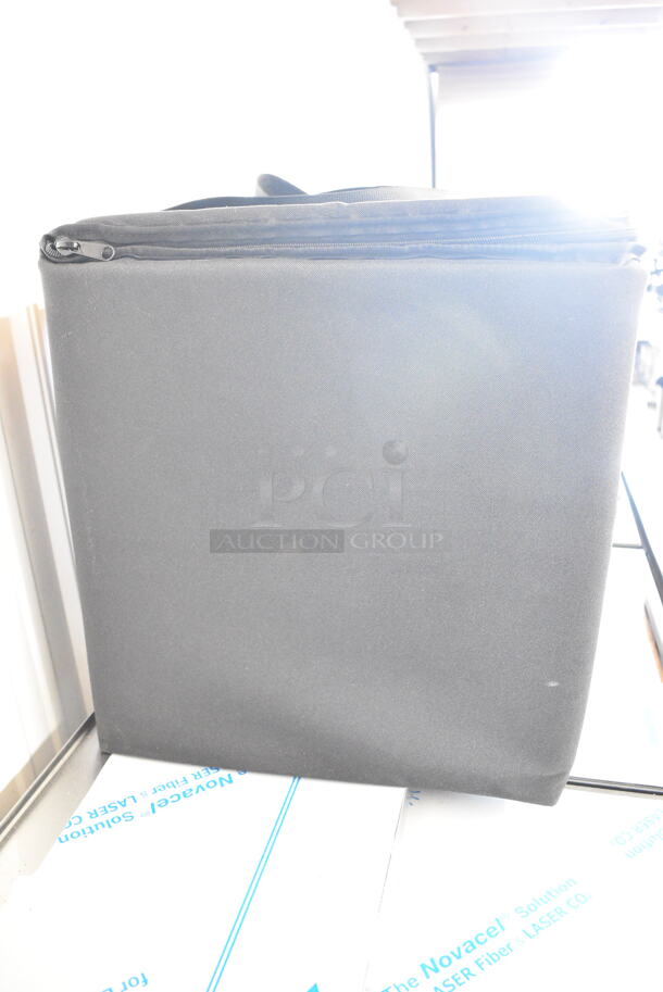 BRAND NEW SCRATCH AND DENT! Sterno Black Insulated Food Carrying Bag.  - Image 3 of 5