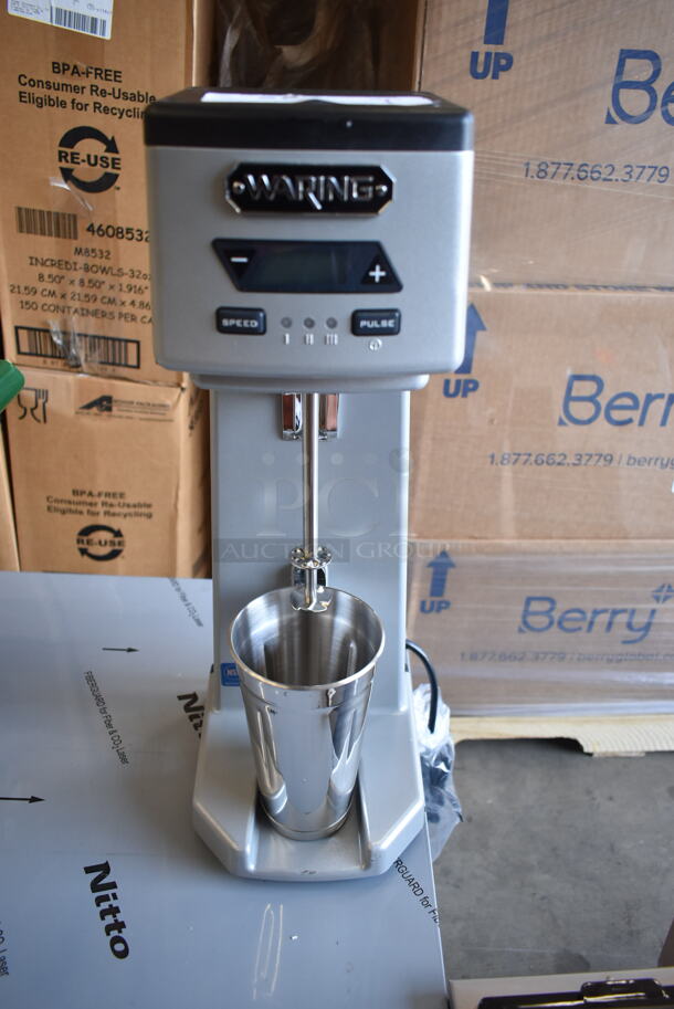BRAND NEW SCRATCH AND DENT! Waring WDM120TX Metal Commercial Countertop Drink Mixer w/ Mixing Cup. 120 Volts, 1 Phase. Tested and Working! - Image 2 of 7