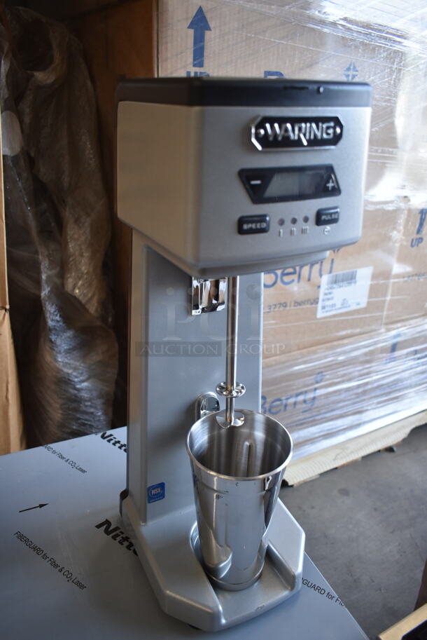 BRAND NEW SCRATCH AND DENT! Waring WDM120TX Metal Commercial Countertop Drink Mixer w/ Mixing Cup. 120 Volts, 1 Phase. Tested and Working! - Image 3 of 7