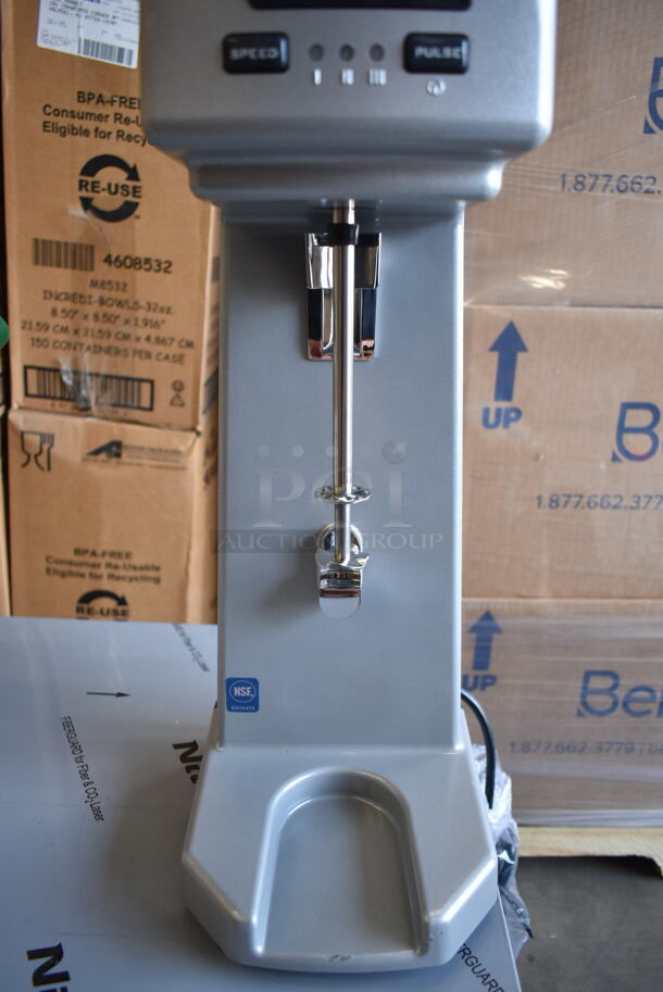 BRAND NEW SCRATCH AND DENT! Waring WDM120TX Metal Commercial Countertop Drink Mixer w/ Mixing Cup. 120 Volts, 1 Phase. Tested and Working! - Image 4 of 7