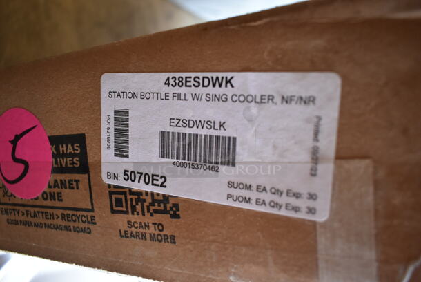 BRAND NEW SCRATCH AND DENT! Zurn Elkay ezH20 EZWSR Stainless Steel Non-Filtered Bottle Filling Station - Non-Refrigerated - Image 4 of 4