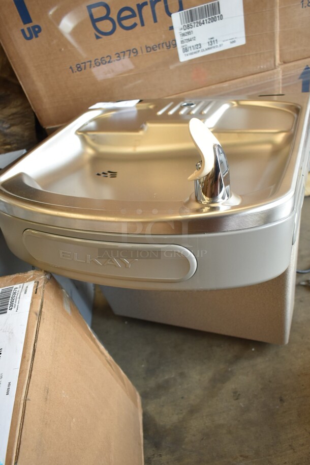 BRAND NEW SCRATCH AND DENT! Zurn Elkay EZSDWS_1G Stainless Steel Wall Mount Non-Filtered Drinking Fountain with Extra Deep Basin - Non-Refrigerated - Image 2 of 5