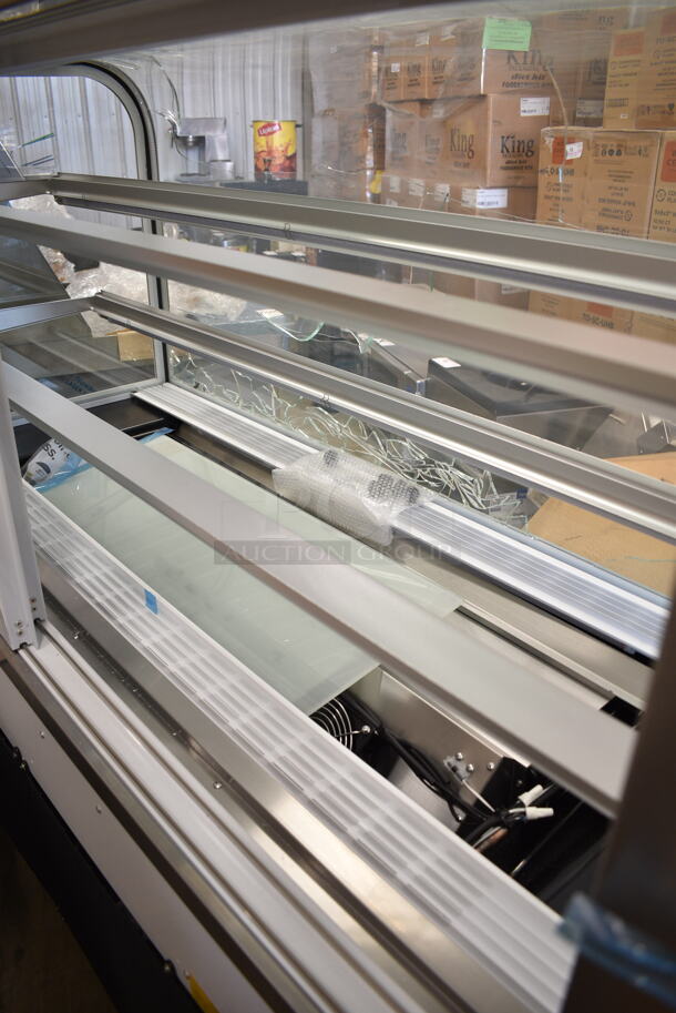 BRAND NEW SCRATCH AND DENT! Avantco 193BC60HCW Metal Commercial Floor Style 60" Curved Glass White Refrigerated Bakery Display Case on Commercial Casters. See Pictures for Glass Damage. 110-120 Volts, 1 Phase. Tested and Working! - Image 8 of 10