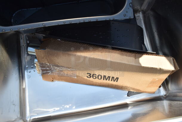 BRAND NEW SCRATCH AND DENT! Regency 600IB1824 18" x 24" Underbar Ice Bin - 77 lb. - Image 4 of 6