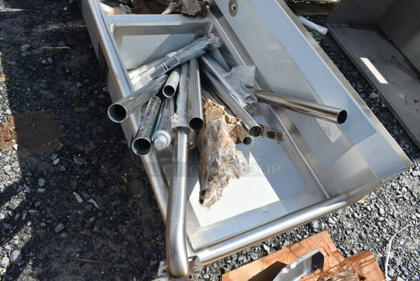 BRAND NEW SCRATCH AND DENT! Regency 600S2171718R 57" 16 Gauge Stainless Steel Two Compartment Commercial Sink with Galvanized Steel Legs and 1 Drainboard - 17" x 17" x 12" Bowls - Image 6 of 9