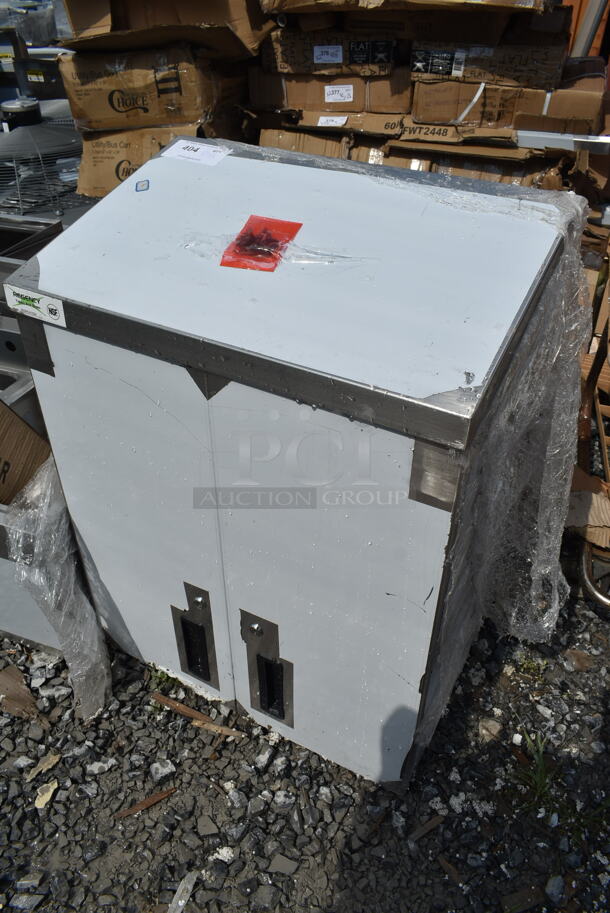 BRAND NEW SCRATCH AND DENT! Regency 600WCH1524 24" Stainless Steel Wall Cabinet with Hinged Doors - Image 3 of 5
