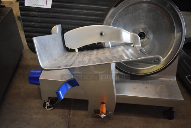 Vollrath SLR 7012 40849 Stainless Steel Commercial Countertop Meat Slicer w/ Blade Sharpener. 115 Volts, 1 Phase. Tested and Working! - Image 4 of 5