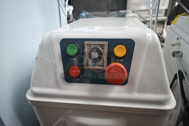 BRAND NEW SCRATCH AND DENT! Estella 348SM30 Metal Commercial 30 Qt. / 45 lb. Two-Speed Spiral Dough Mixer w/ Stainless Steel Mixing Bowl, Bowl Guard and Dough Hook Attachment. 120 Volts, 1 Phase. Tested and Working! - Image 6 of 7