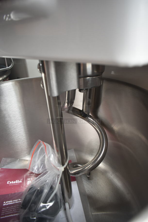 BRAND NEW SCRATCH AND DENT! Estella 348SM30 Metal Commercial 30 Qt. / 45 lb. Two-Speed Spiral Dough Mixer w/ Stainless Steel Mixing Bowl, Bowl Guard and Dough Hook Attachment. 120 Volts, 1 Phase. Tested and Working! - Image 4 of 7