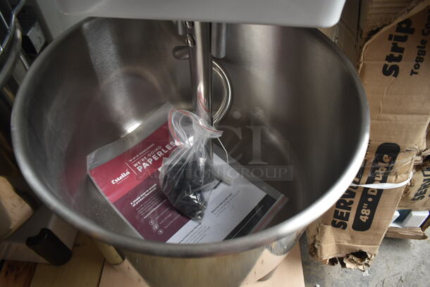 BRAND NEW SCRATCH AND DENT! Estella 348SM30 Metal Commercial 30 Qt. / 45 lb. Two-Speed Spiral Dough Mixer w/ Stainless Steel Mixing Bowl, Bowl Guard and Dough Hook Attachment. 120 Volts, 1 Phase. Tested and Working! - Image 5 of 7