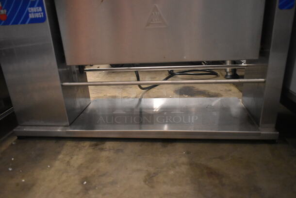 BRAND NEW SCRATCH AND DENT! Prince Castle 297-T9 Stainless Steel Commercial Countertop Slim-Line Vertical Contact Toaster - 2200 Buns / Hour. 115 Volts, 1 Phase. Tested and Working! - Image 5 of 7