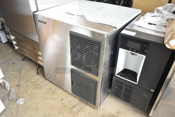 LIKE NEW! Hoshizaki KM-901MAJ Stainless Steel Commercial Crescent Cube Ice Machine - 950 lb. 208-230 Volts, 1 Phase.  - Image 3 of 7