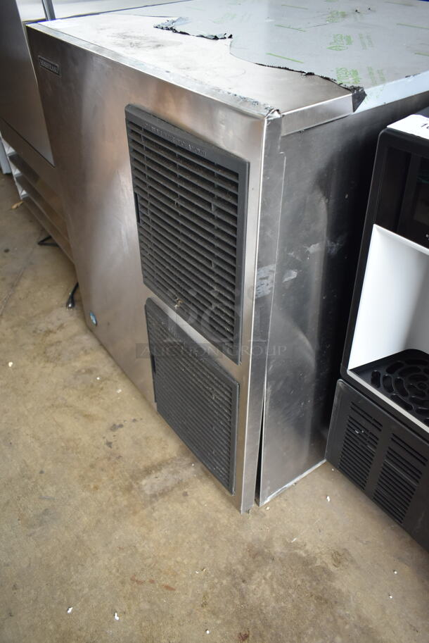 LIKE NEW! Hoshizaki KM-901MAJ Stainless Steel Commercial Crescent Cube Ice Machine - 950 lb. 208-230 Volts, 1 Phase.  - Image 4 of 7