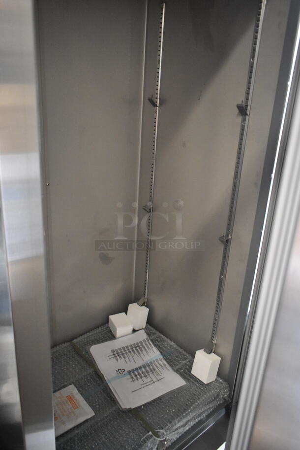 BRAND NEW SCRATCH AND DENT! 2023 KoolMore RIR-1D-SS-19C Stainless Steel Commercial Single Door Reach In Cooler on Commercial Casters. 115 Volts, 1 Phase. Tested and Working! - Image 5 of 7