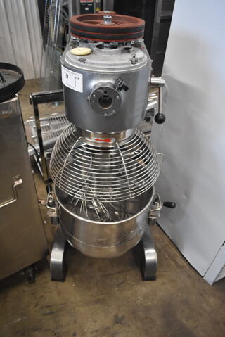 BRAND NEW SCRATCH AND DENT! Avantco 177MX40H Metal Commercial Floor Style 40 Quart Planetary Dough Mixer w/ Stainless Steel Mixing Bowl, Bowl Guard, Dough Hook, Paddle and Whisk Attachments. Missing Top Piece. 240 Volts, 1 Phase.  